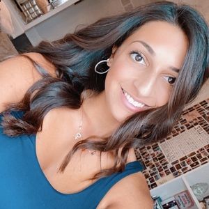 Meet your Posher, Olivia